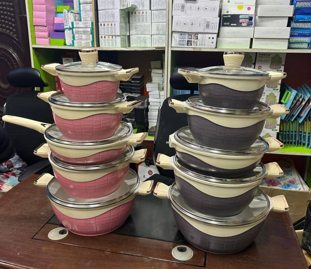 BW ceramic pot 20,24,26,28,28,32 cm respectively