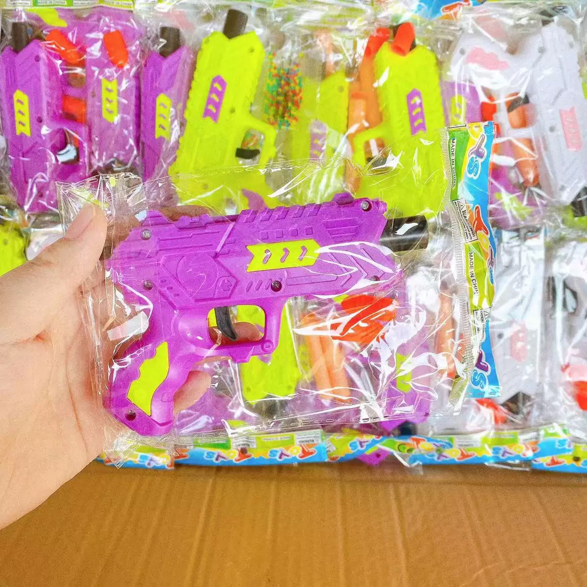 Toy rubber gun