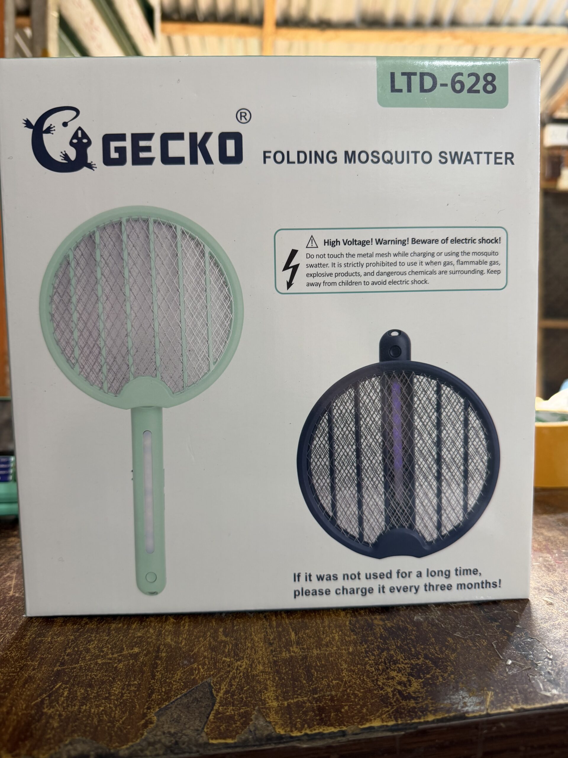 Foldable mosquito swatter