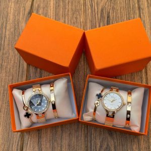 V C A watch set